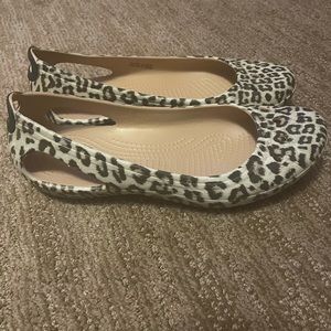 Crocs Kadee Printed Flat in Leopard/Gold SIZE WOMEN'S 8